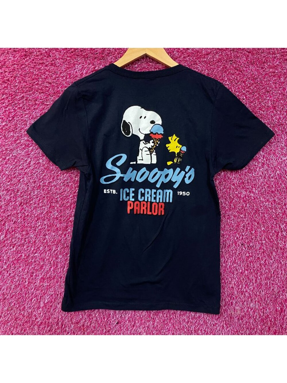 Peanuts Snoopy Ice Cream Parlor Graphic Tee Large